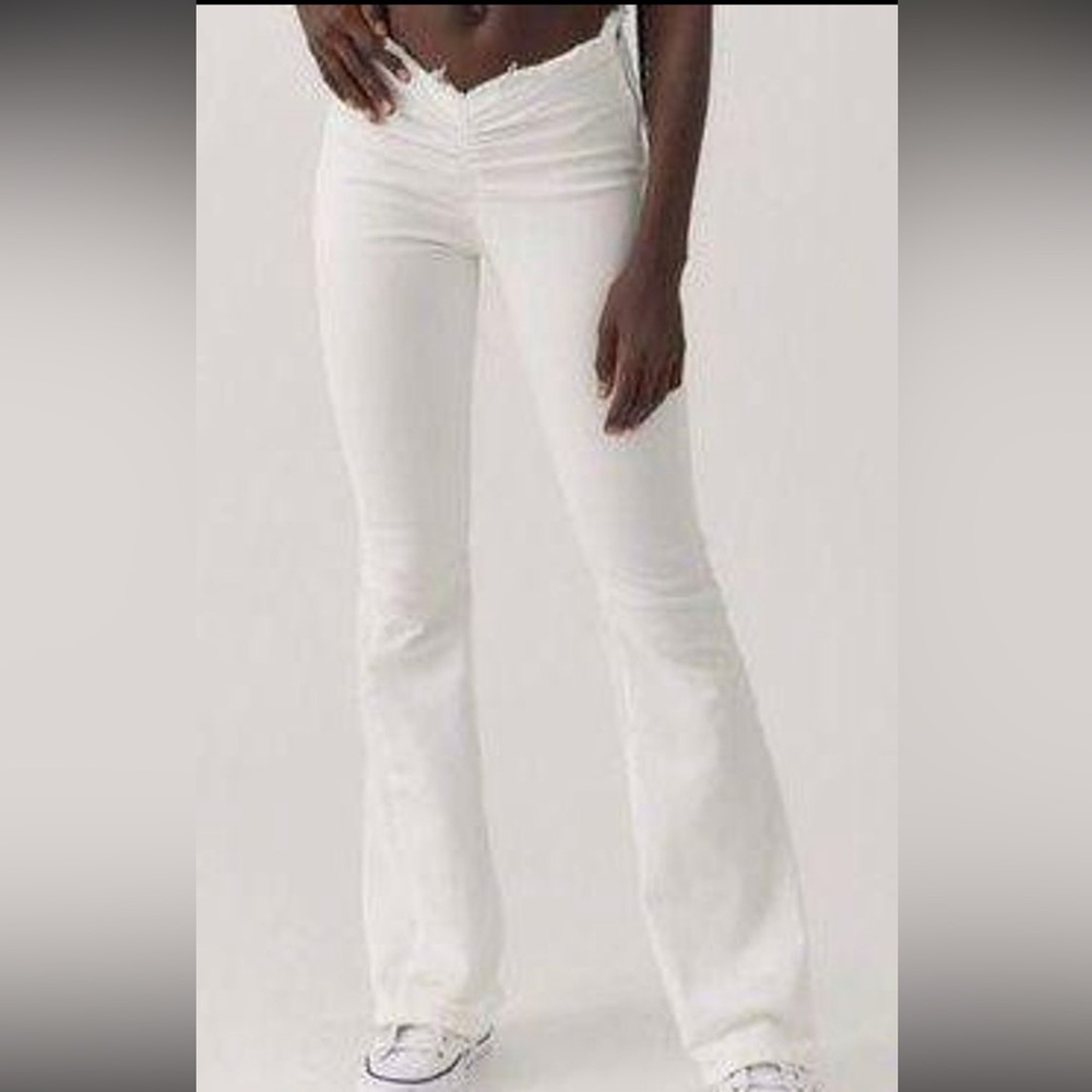 Urban Outfitters Jeans • size 28 • worn once • stretchy material